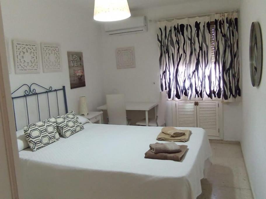 Apartamento Plaza Toros Sevilla Bagian luar foto